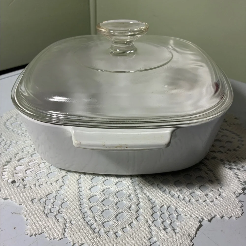 Corningware White Casserole with Blue Floral Motif and Glass Lid 2 qt - Picture 3 of 8